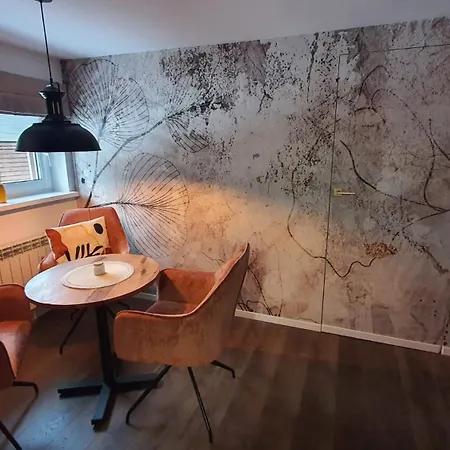 Pod Sliwkami Lägenhet